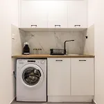 Maricool Minimal Spacious Downtown Loft