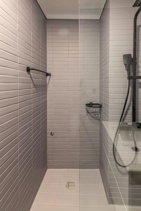 Maricool Minimal Spacious Downtown Loft Héraklion