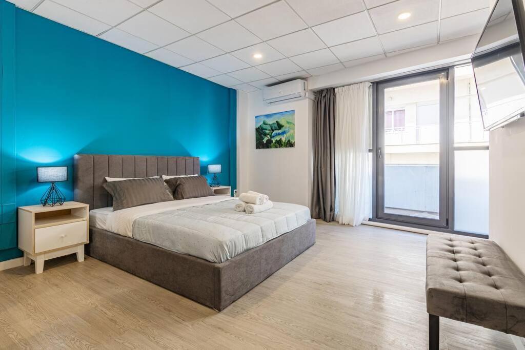 Maricool Minimal Spacious Downtown Loft