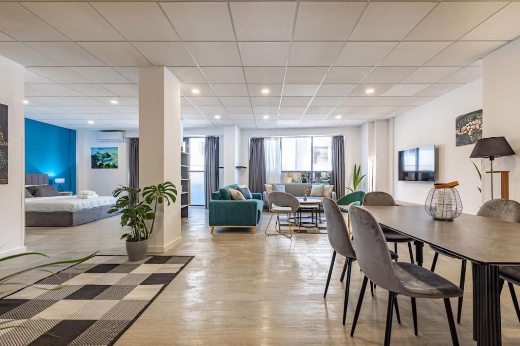 Maricool Minimal Spacious Downtown Loft Héraklion